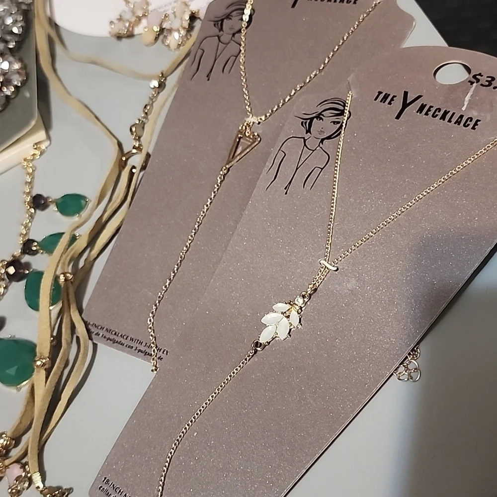 Bundle of 8 necklaces